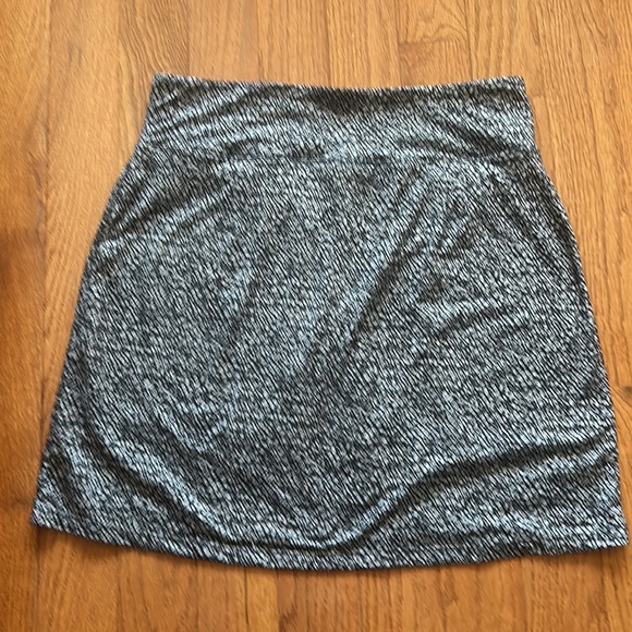 SEGMENTS LUXE SKORT SKIRT WITH BUILT IN SHORTS IN SIZE XL - Picture 5 of 6